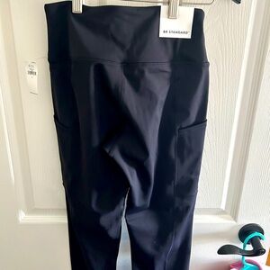 BR Sport legging with pockets, color black, size Small, NWT